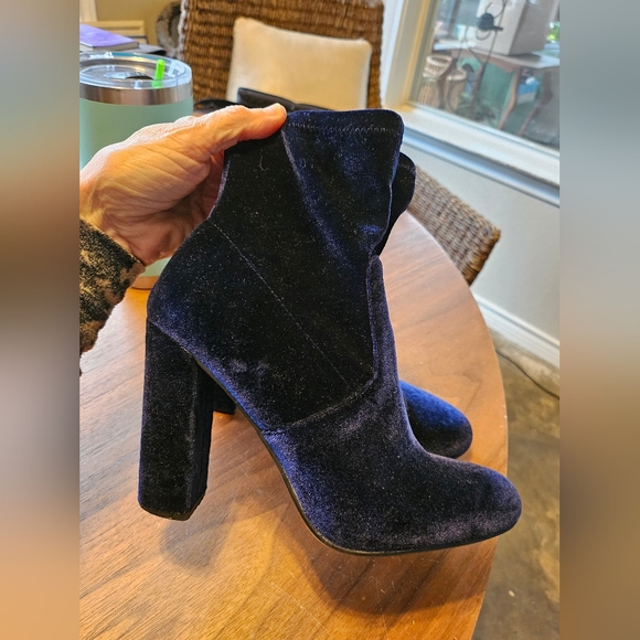 Steve Madden EDIT Blue Velvet zippered women's booties size 7M - Picture 2 of 11